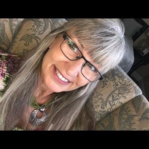 Meet your Posher, Rebecca L